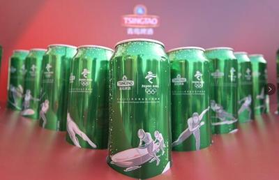 青島啤酒'燈塔工廠'啟動定制冬奧冰雪罐，文化傳播新篇章