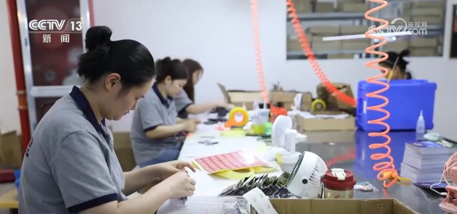 文創(chuàng)里的夏天 | “圈粉”又“吸金”，小文創(chuàng)撬動(dòng)文旅大經(jīng)濟(jì)與深層次文化傳播